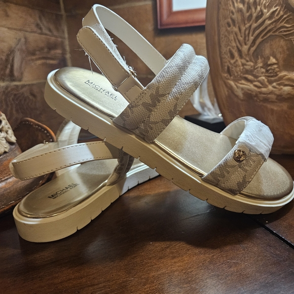 MICHAEL Michael Kors White and Cream Sandals - Picture 6 of 9